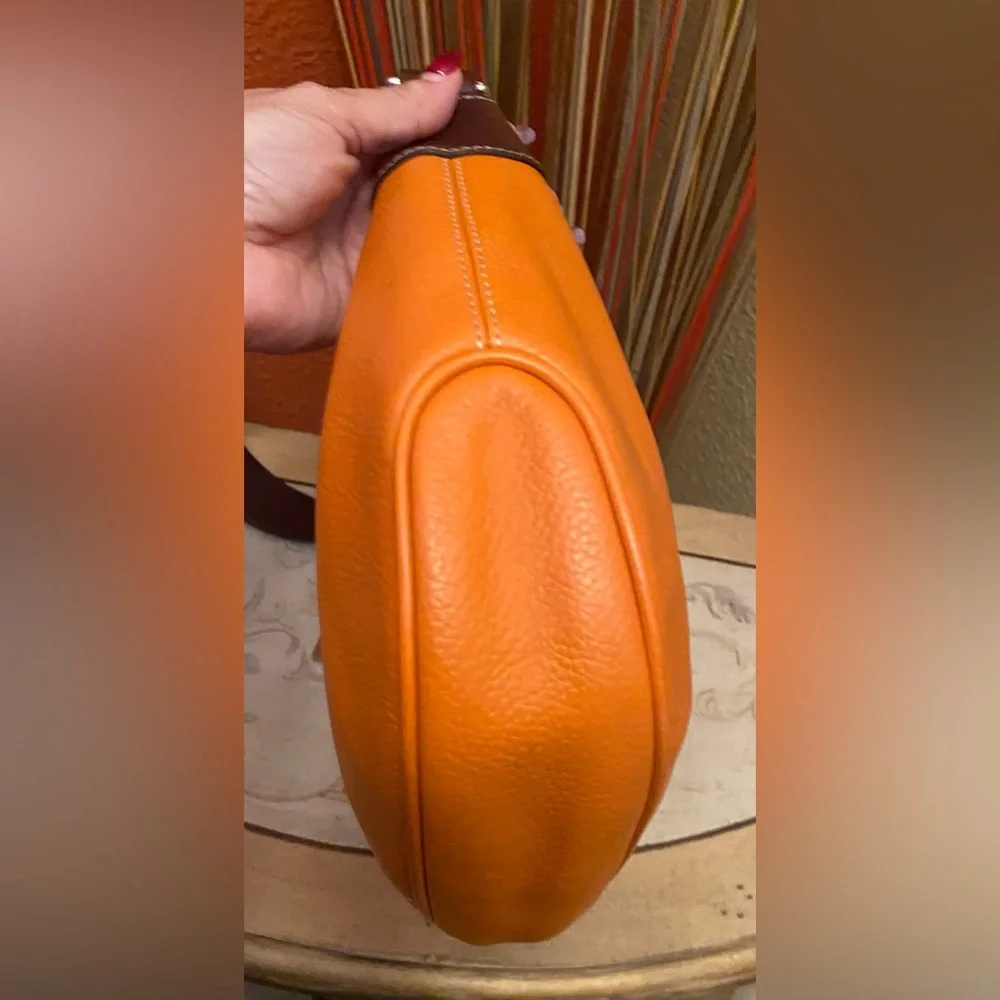 Dooney & Bourke -VINTAGE- Y2K - GUC - Orange and Brown Hobo Bag